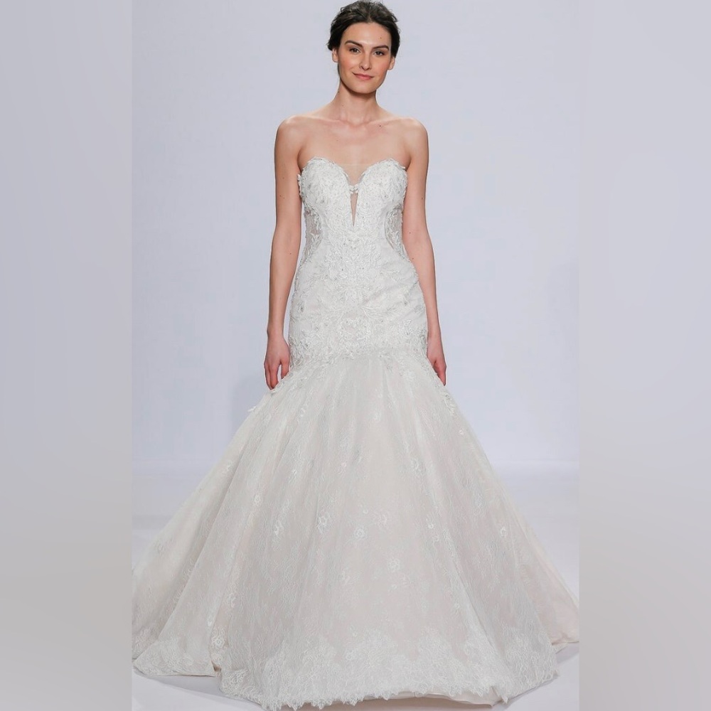 Elegant White Strapless Wedding Dress